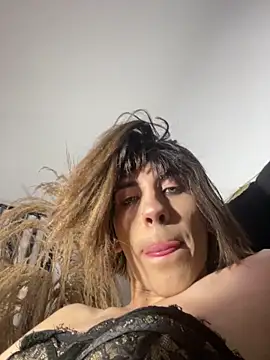 Snapshot of SiaraRealist chatting on 2, 4, 2026 SiaraRealist online show from 2, 4, 2026