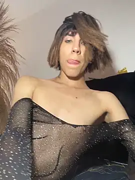 Snapshot of SiaraRealist chatting on 4, 4, 2026 SiaraRealist online show from 4, 4, 2026