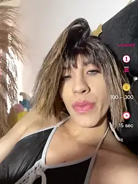 Snapshot of SiaraRealist chatting on 23, 4, 2026 SiaraRealist online show from 23, 4, 2026