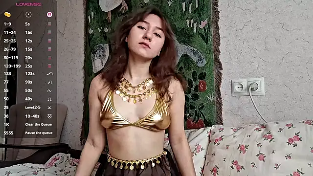 Snapshot of MiaLovelyOne chatting on 4, 4, 2026 MiaLovelyOne online show from 4, 4, 2026