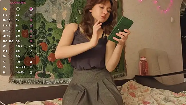 Snapshot of MiaLovelyOne chatting on 13, 4, 2026 MiaLovelyOne online show from 13, 4, 2026