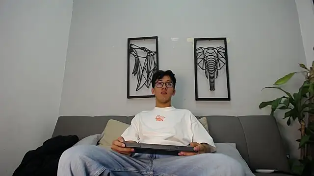 Austin Reeds online show from 21, 10, 2025
