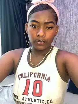 Snapshot of KarinaFlowers_ chatting on 14, 11, 2025 KarinaFlowers online show from 14, 11, 2025