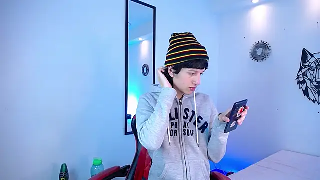 Emo Boy  online show from 20, 12, 2025