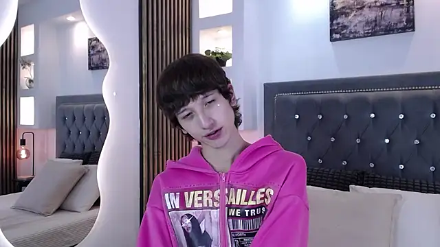 Emo Boy  online show from 15, 4, 2026