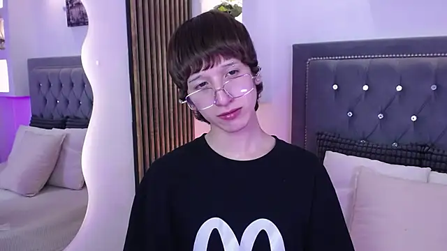 Snapshot of Emo_Boy_ chatting on 18, 5, 2026 Emo Boy online show from 18, 5, 2026
