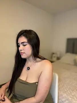 Isabella LaRue online show from 10, 4, 2026