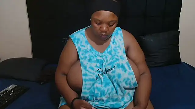 Snapshot of CaramelBootty chatting on 6, 1, 2026 CaramelBootty online show from 6, 1, 2026