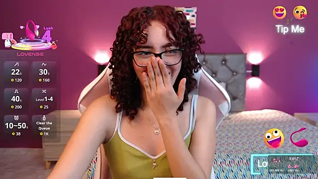 Snapshot of Dulcee_Gaby chatting on 5, 4, 2026 Dulcee Gaby online show from 5, 4, 2026