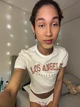 Snapshot of Chloe_Celeste chatting on 4, 8, 2026 Chloe Celeste online show from 4, 8, 2026