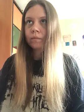 Snapshot of LunaVirelle chatting on 24, 4, 2026 LunaVirelle online show from 24, 4, 2026