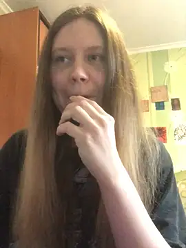 Snapshot of LunaVirelle chatting on 25, 4, 2026 LunaVirelle online show from 25, 4, 2026