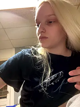 Snapshot of lexuslover687 chatting on 15, 4, 2026 lexuslover687 online show from 15, 4, 2026