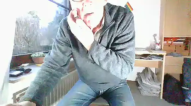 Snapshot of super-snoopy chatting on 22, 12, 2024 super-snoopy online show from 22, 12, 2024