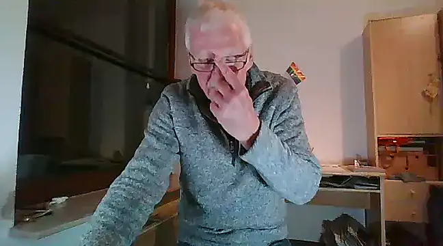 Snapshot of super-snoopy chatting on 25, 12, 2024 super-snoopy online show from 25, 12, 2024