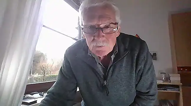 Snapshot of super-snoopy chatting on 21, 1, 2025 super-snoopy online show from 21, 1, 2025