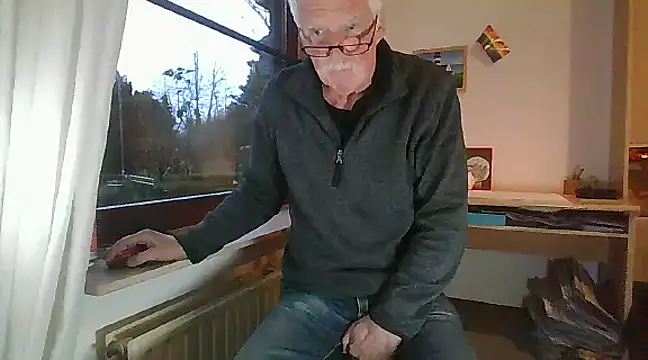 Snapshot of super-snoopy chatting on 26, 1, 2025 super-snoopy online show from 26, 1, 2025