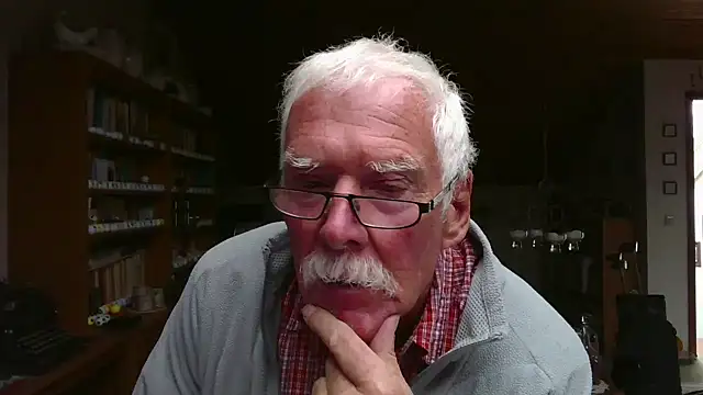 Snapshot of super-snoopy chatting on 14, 9, 2025 super-snoopy online show from 14, 9, 2025