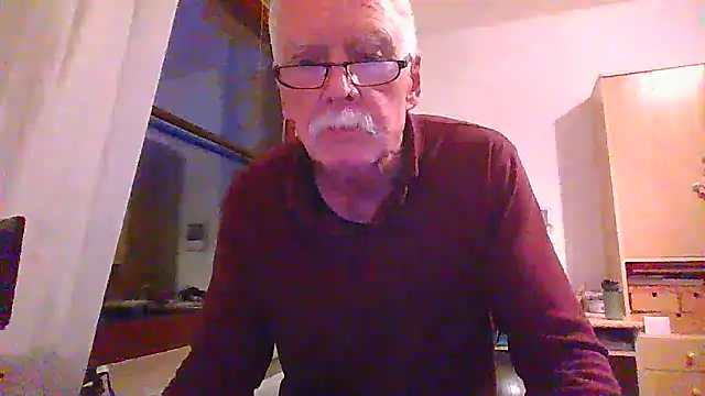 Snapshot of super-snoopy chatting on 24, 11, 2025 super-snoopy online show from 24, 11, 2025