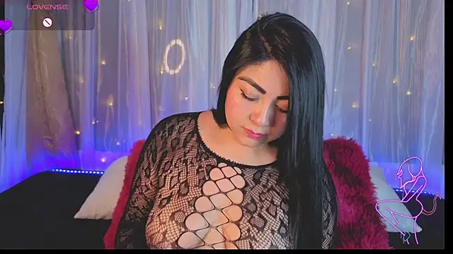 Snapshot of Victoria_Jonhss chatting on 23, 12, 2025 Victoria Jonhss online show from 23, 12, 2025