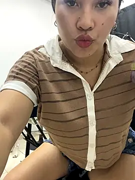 Snapshot of Vicky_bloonde chatting on 16, 10, 2025 Vicky bloonde online show from 16, 10, 2025