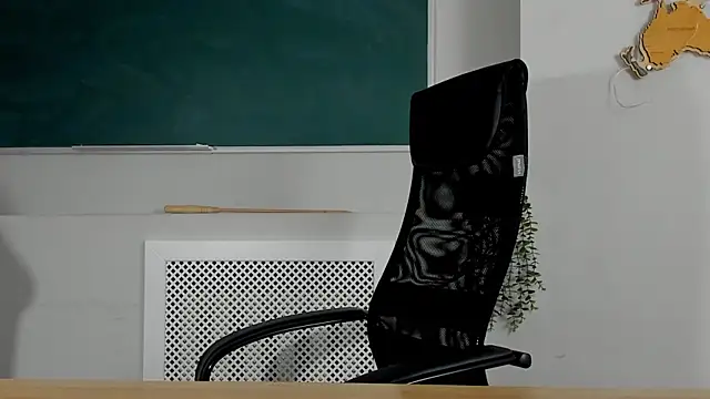 Snapshot of ClaireMathis chatting on 7, 4, 2026 ClaireMathis online show from 7, 4, 2026