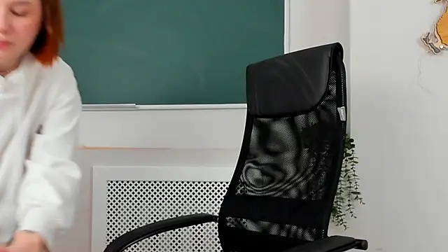 Snapshot of ClaireMathis chatting on 9, 4, 2026 ClaireMathis online show from 9, 4, 2026