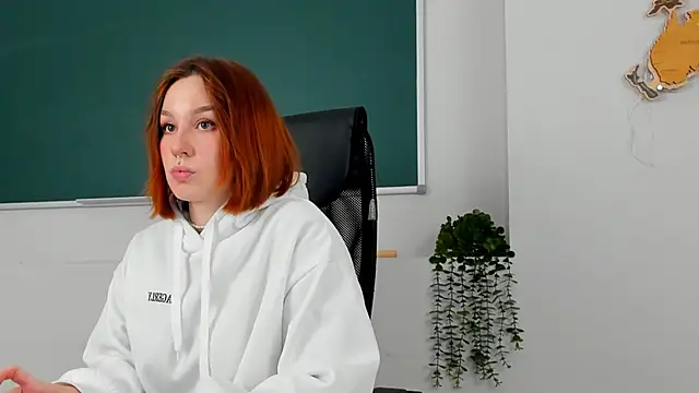 Snapshot of ClaireMathis chatting on 11, 4, 2026 ClaireMathis online show from 11, 4, 2026