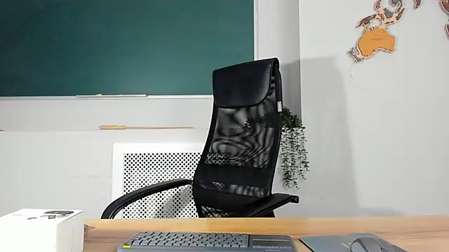 Snapshot of ClaireMathis chatting on 17, 4, 2026 ClaireMathis online show from 17, 4, 2026