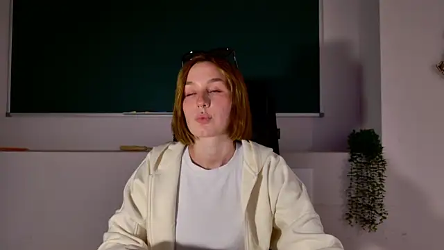 Snapshot of ClaireMathis chatting on 27, 4, 2026 ClaireMathis online show from 27, 4, 2026