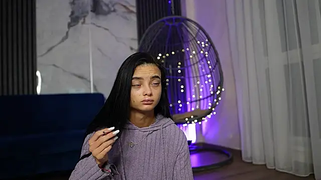 RachelRavee online show from 5, 12, 2025