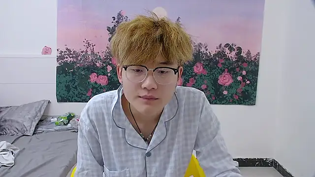 KK-cuteboy online show from 19, 4, 2026
