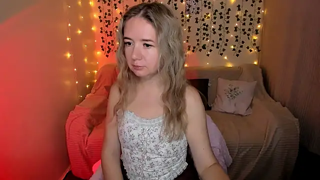 Snapshot of Evaa_Braunn chatting on 13, 10, 2025 Evaa Braunn online show from 13, 10, 2025