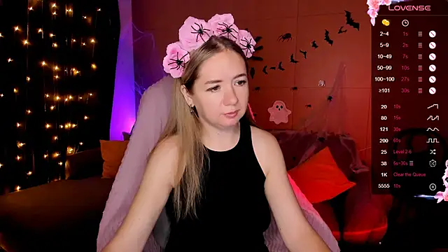 Snapshot of Evaa_Braunn chatting on 28, 10, 2025 Evaa Braunn online show from 28, 10, 2025