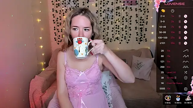 Snapshot of Evaa_Braunn chatting on 15, 11, 2025 Evaa Braunn online show from 15, 11, 2025