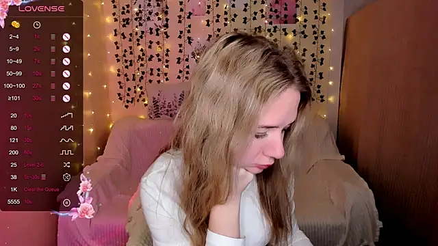 Snapshot of Evaa_Braunn chatting on 25, 11, 2025 Evaa Braunn online show from 25, 11, 2025