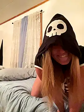 SugarMilkandHoney online show from 24, 10, 2025