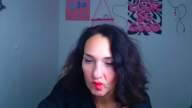 Snapshot of Rosie_Rosee chatting on 5, 1, 2026 Rosie Rosee online show from 5, 1, 2026