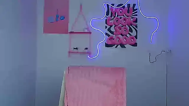 Snapshot of Rosie_Rosee chatting on 8, 2, 2026 Rosie Rosee online show from 8, 2, 2026