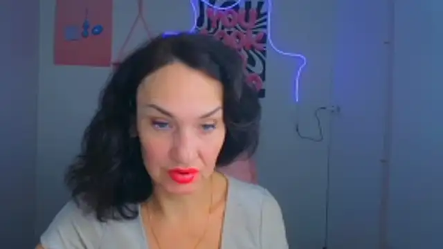 Snapshot of Rosie_Rosee chatting on 6, 4, 2026 Rosie Rosee online show from 6, 4, 2026