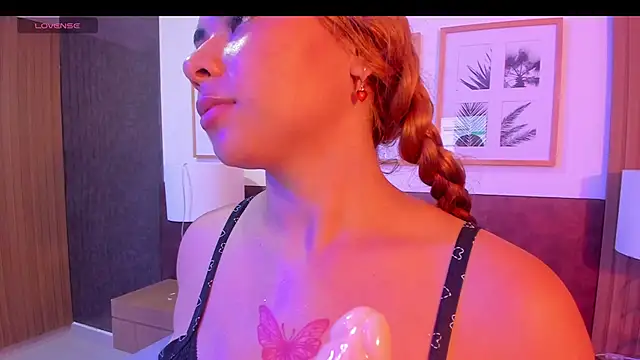 Snapshot of charlotte_rea chatting on 11, 10, 2025 charlotte rea online show from 11, 10, 2025