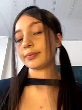 Snapshot of __Lorelain__ chatting on 29, 10, 2025 Lorelain online show from 29, 10, 2025