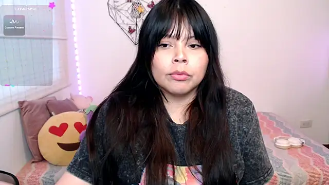 Snapshot of EllieMoonX chatting on 9, 6, 2026 EllieMoonX online show from 9, 6, 2026