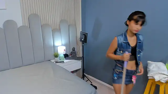 Snapshot of luly_dreams chatting on 17, 4, 2026 luly dreams online show from 17, 4, 2026