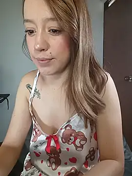 Snapshot of LunaDelire chatting on 12, 10, 2025 LunaDelire online show from 12, 10, 2025