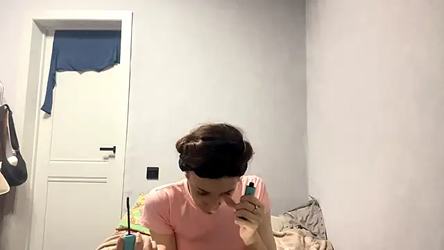 Snapshot of WildPeachh chatting on 28, 10, 2025 WildPeachh online show from 28, 10, 2025