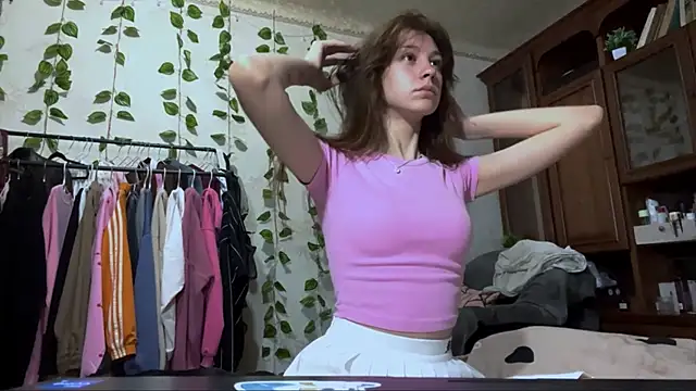 Snapshot of WildPeachh chatting on 27, 11, 2025 WildPeachh online show from 27, 11, 2025