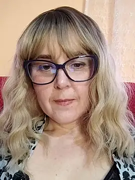 Snapshot of Amelialove42 chatting on 5, 5, 2026 Amelialove42 online show from 5, 5, 2026