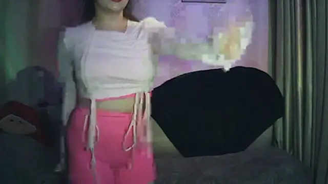 Snapshot of MoodieMira chatting on 15, 4, 2026 MoodieMira online show from 15, 4, 2026