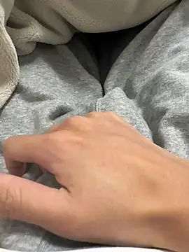 Snapshot of haruki_18old chatting on 4, 11, 2025 haruki 18old online show from 4, 11, 2025